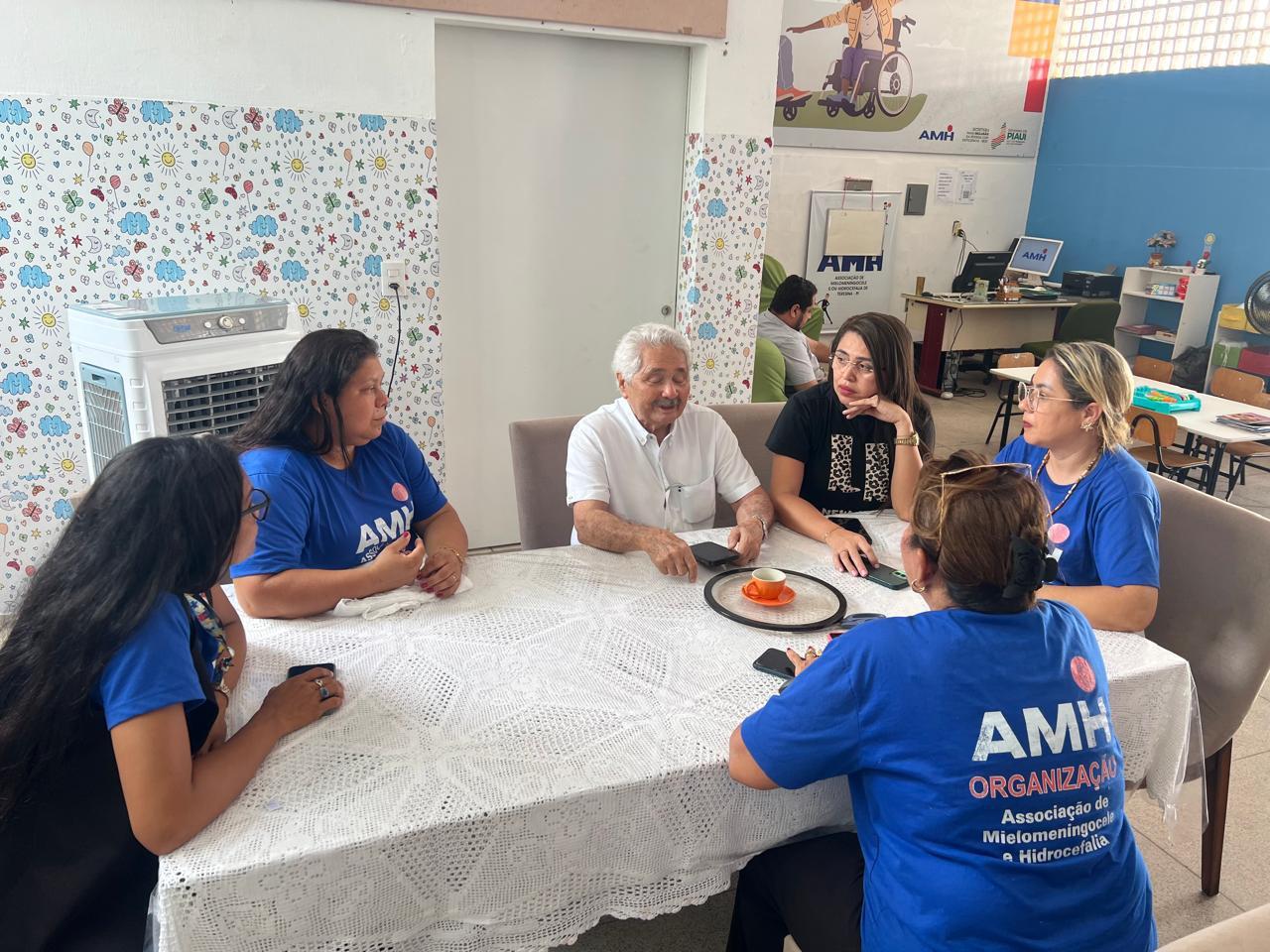 Elmano visita Associação de Mielomeningocele e Hidrocefalia