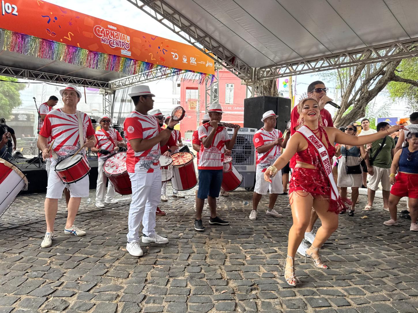 Feira na Praça em Teresina com prévia de Carnaval e futebol no domingo