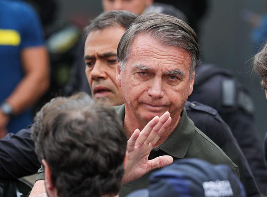 Moraes determina a transferência de Bolsonaro para a Papudinha