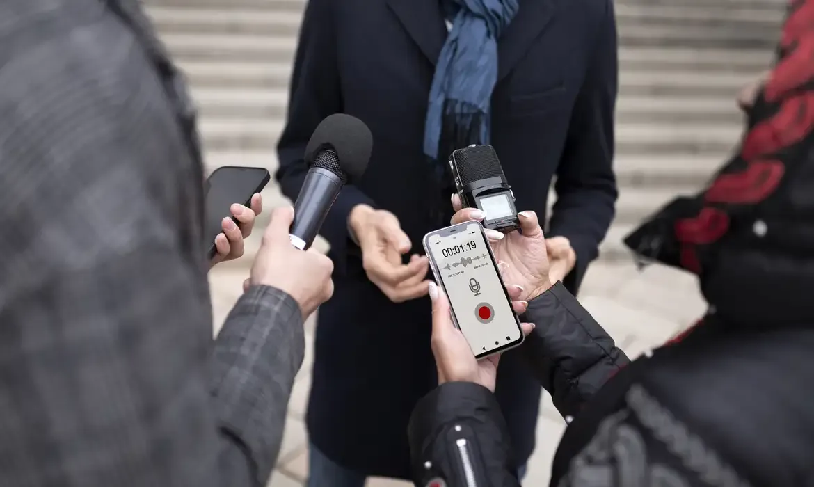 Multimídia prejudica jornalista e radialista? O que você acha?