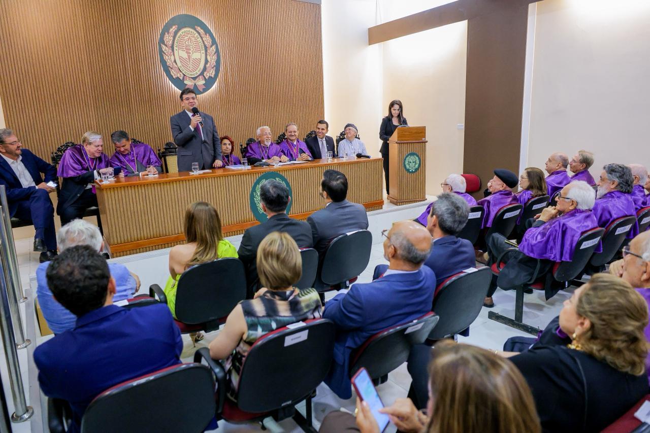 Rafael Fonteles prestigia posse da nova diretoria da Academia Piauiense de Letras