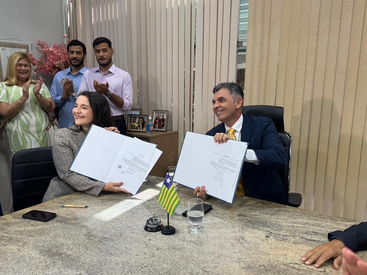 Reitor e vice-reitora assumem a Uespi prometendo fortalecer a educação pública