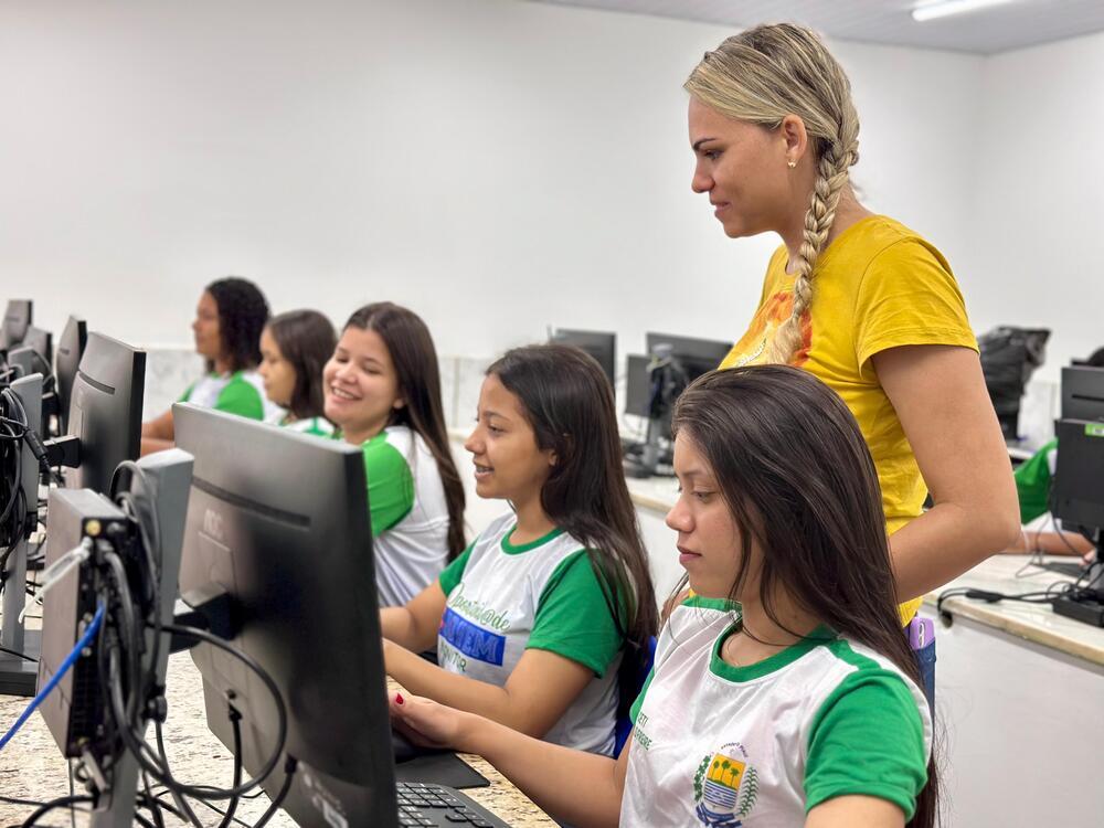 Seduc convoca 1.500 profissionais para escolas de tempo integral