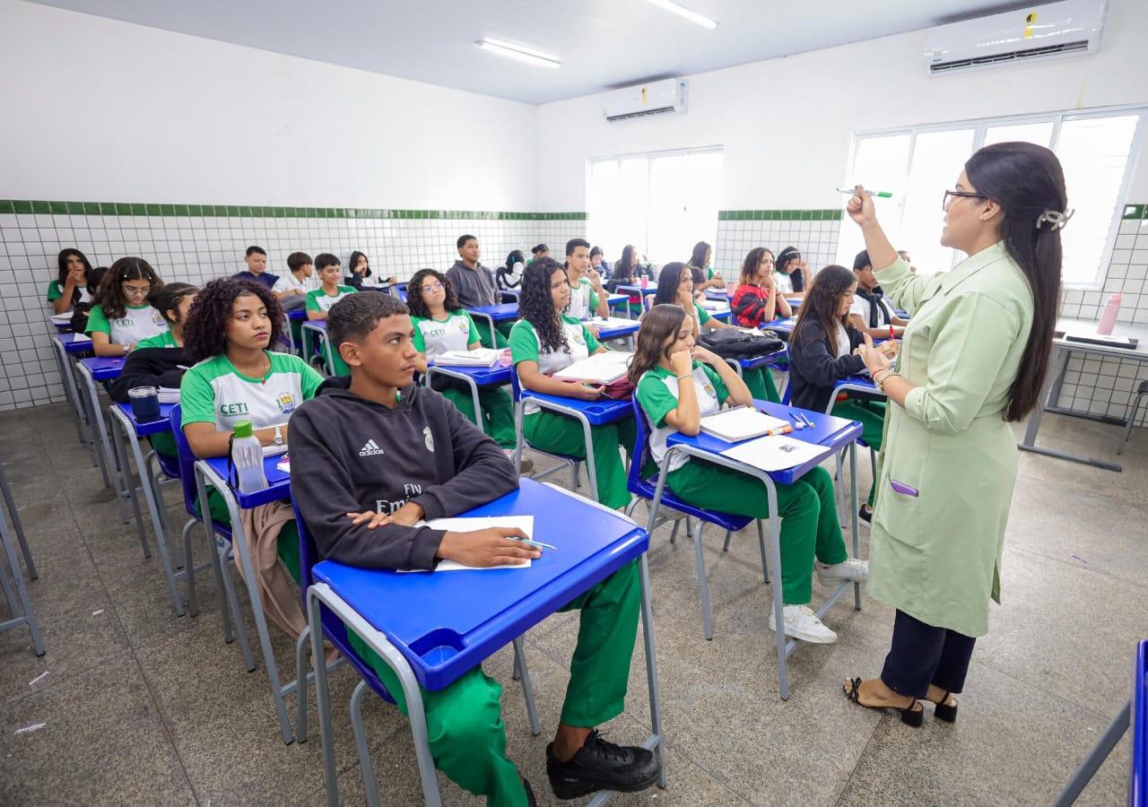 Seduc convoca mil profissionais para fortalecer ensino em tempo integral