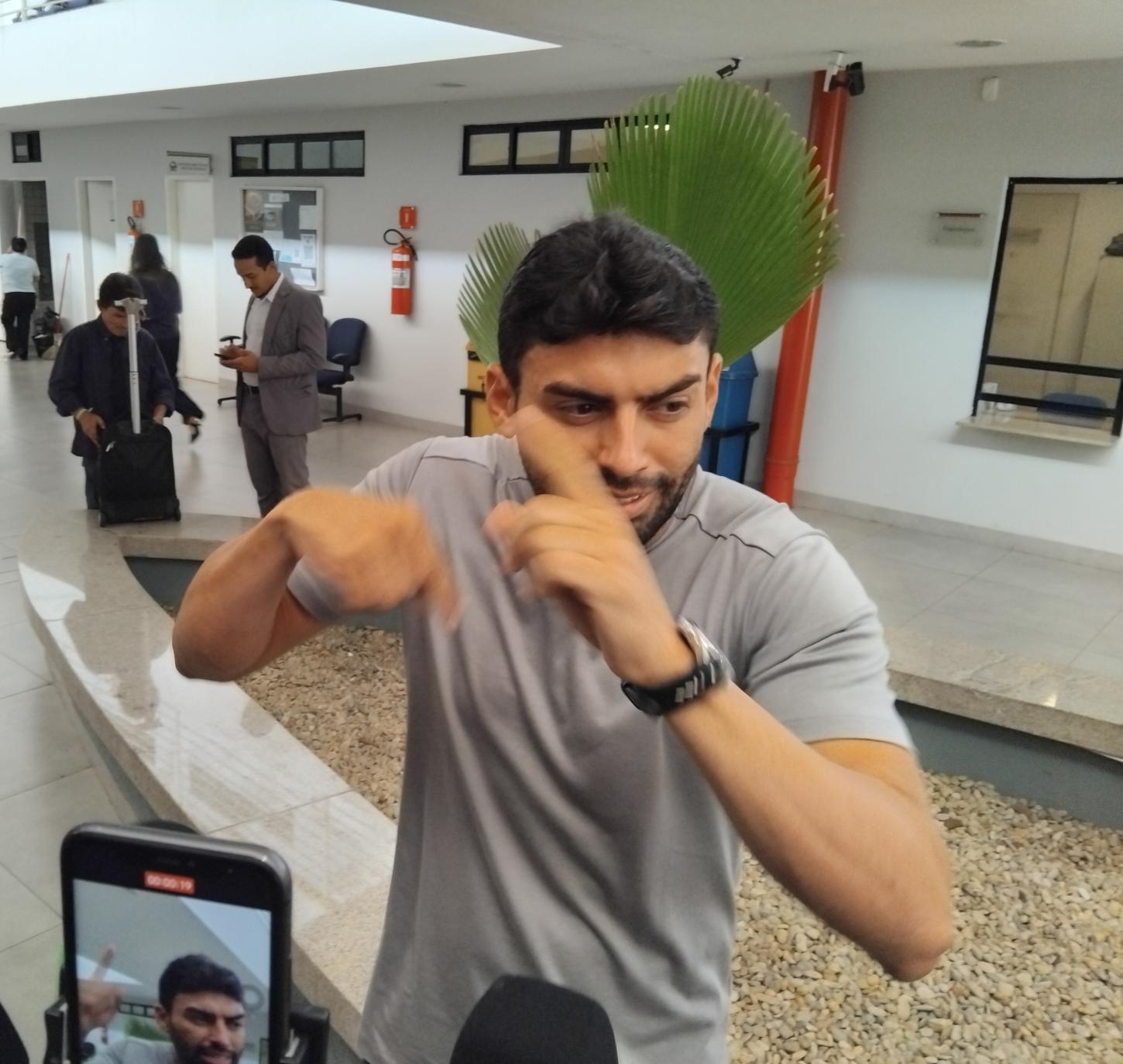 Vereador Draga Alana deixa PSD e disputa vaga na Alepi pelo MDB