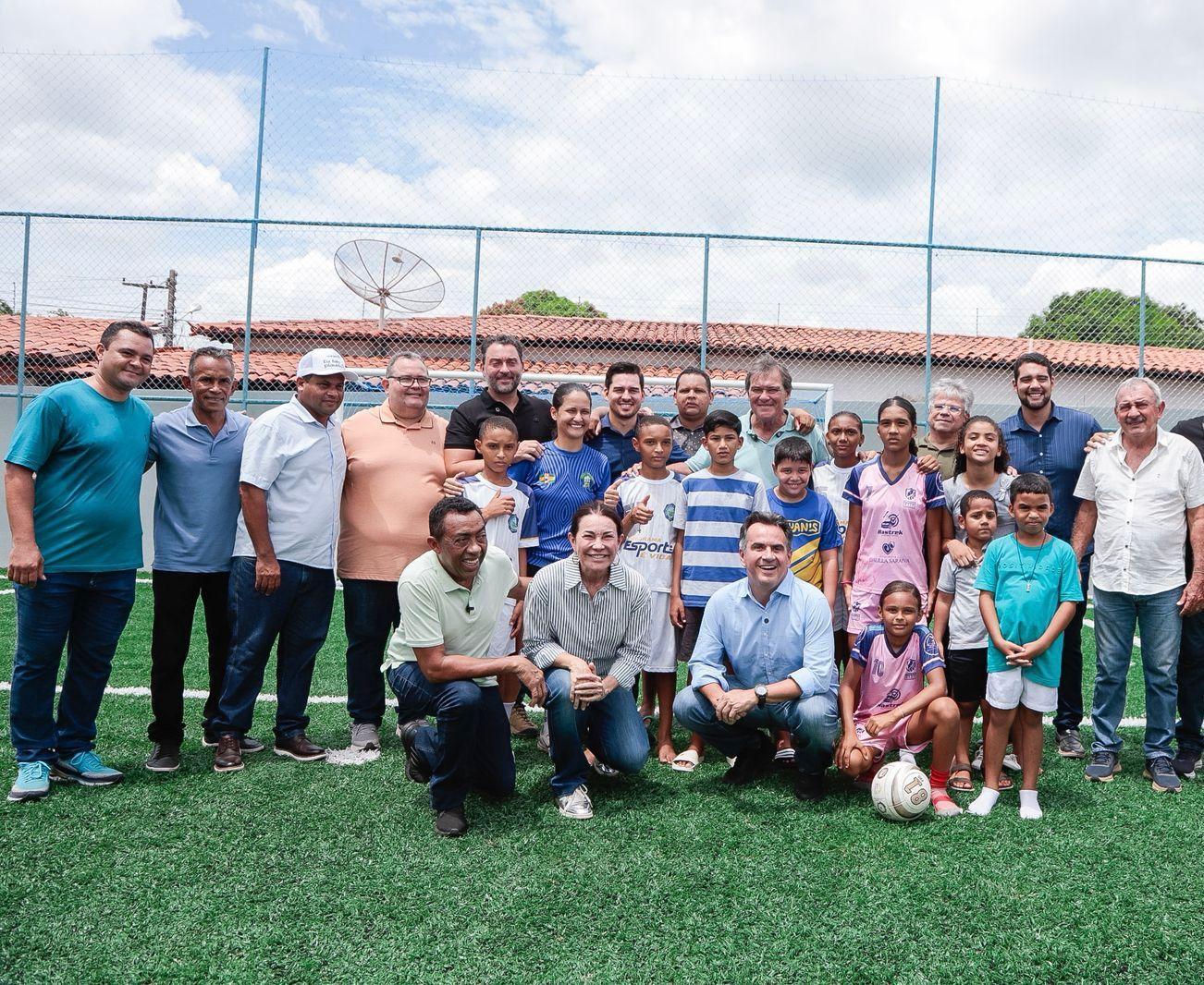 Ciro inaugura obras e anuncia R$ 1 milhão para esporte nos municípios