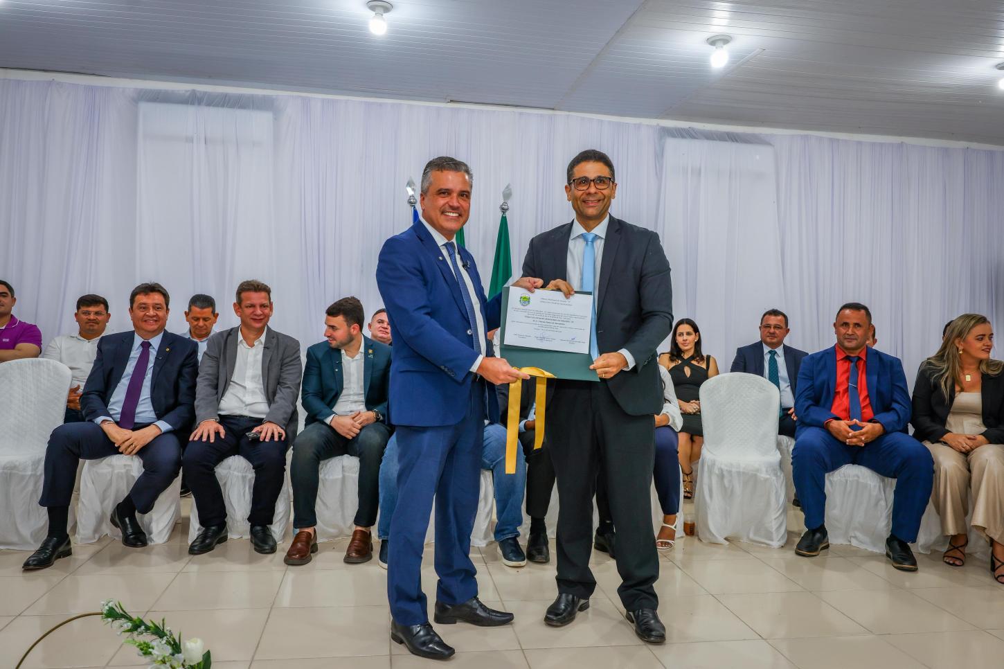Deputado estadual Dr. Vinicius (PT) recebe título de Cidadão Aroazense