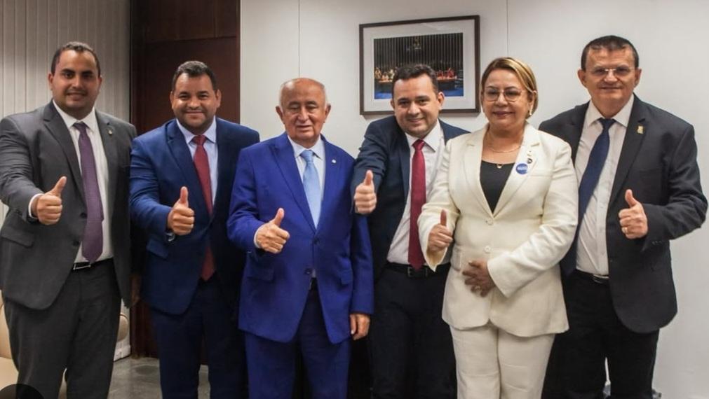 Deputado Júlio César recebe prefeitos em Brasília