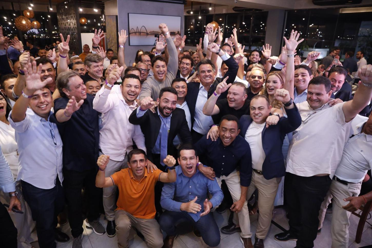 Ciro confirma candidatura à reeleição em jantar com prefeitos em Brasília