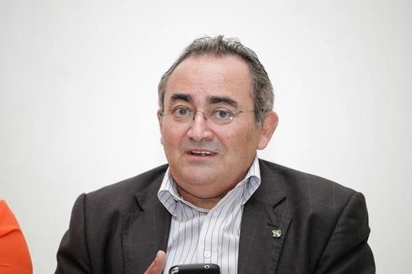 Francisco Guedes é internado após complicações respiratórias pós-cirurgia