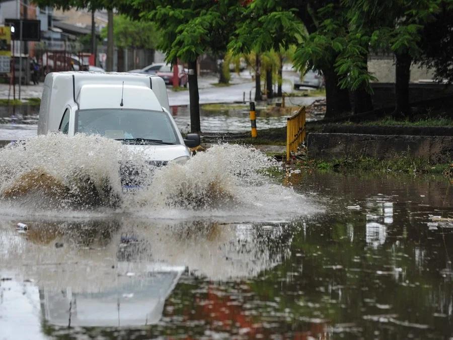 Inmet alerta sobre chuvas intensas no Piauí e em mais 12 estados