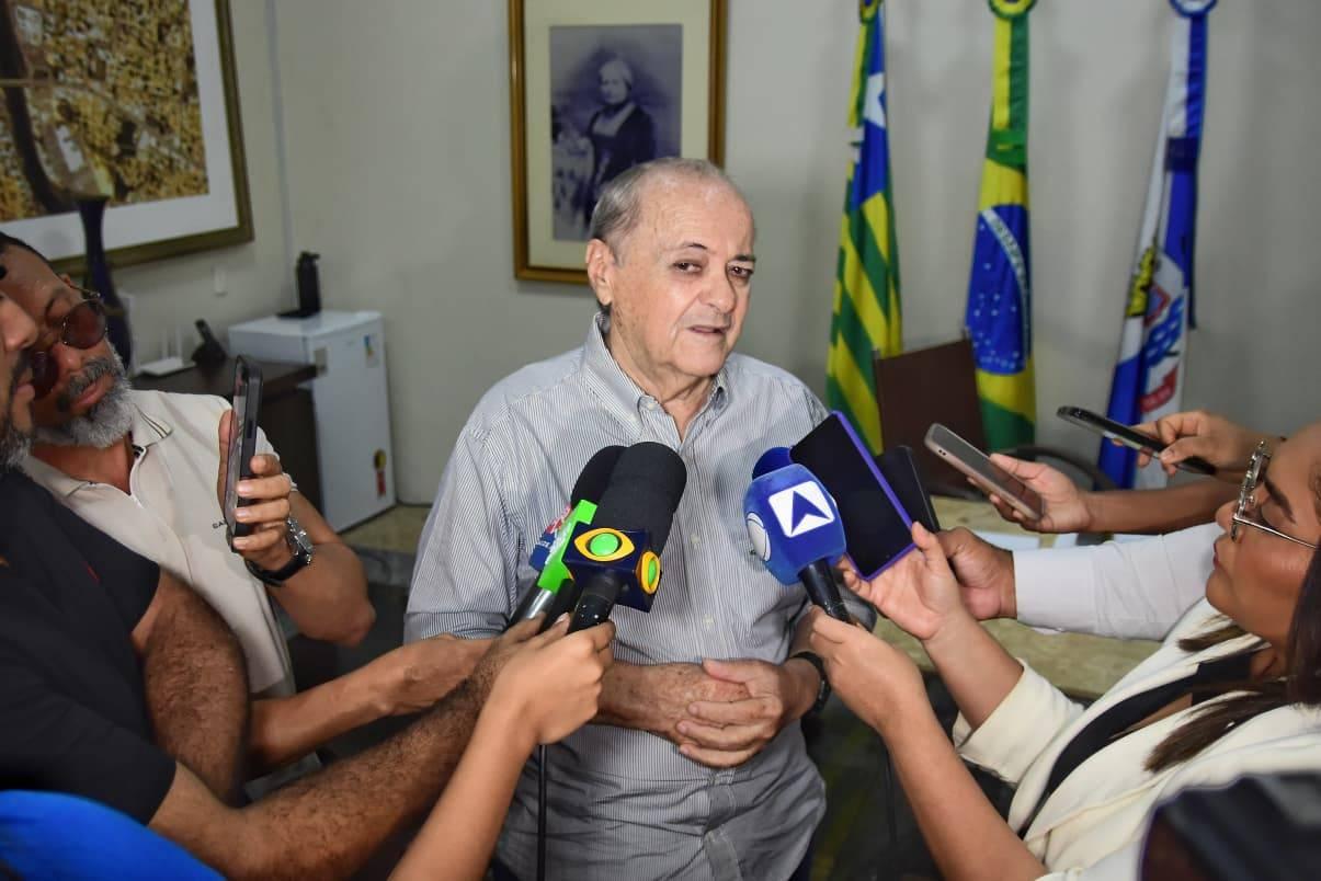 Prefeito Silvio Mendes anuncia reajuste salarial para os professores