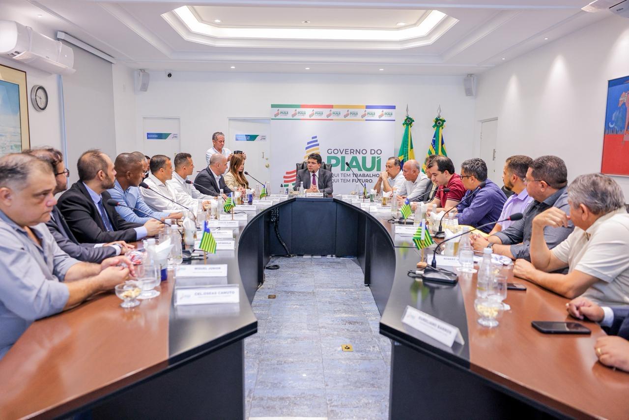 Rafael Fonteles anuncia a mais 8 milhões para o futebol profissional