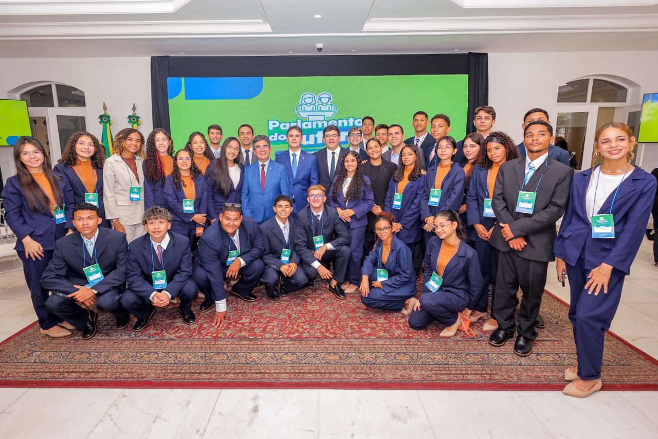 Rafael Fonteles recebe Parlamento do Futuro e destaca importância do projeto para a democracia