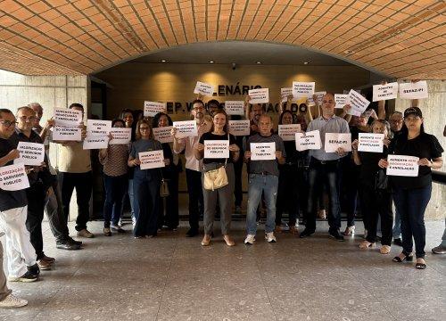 Servidores estaduais protestam na Alepi contra proposta de reajuste de 5,6%