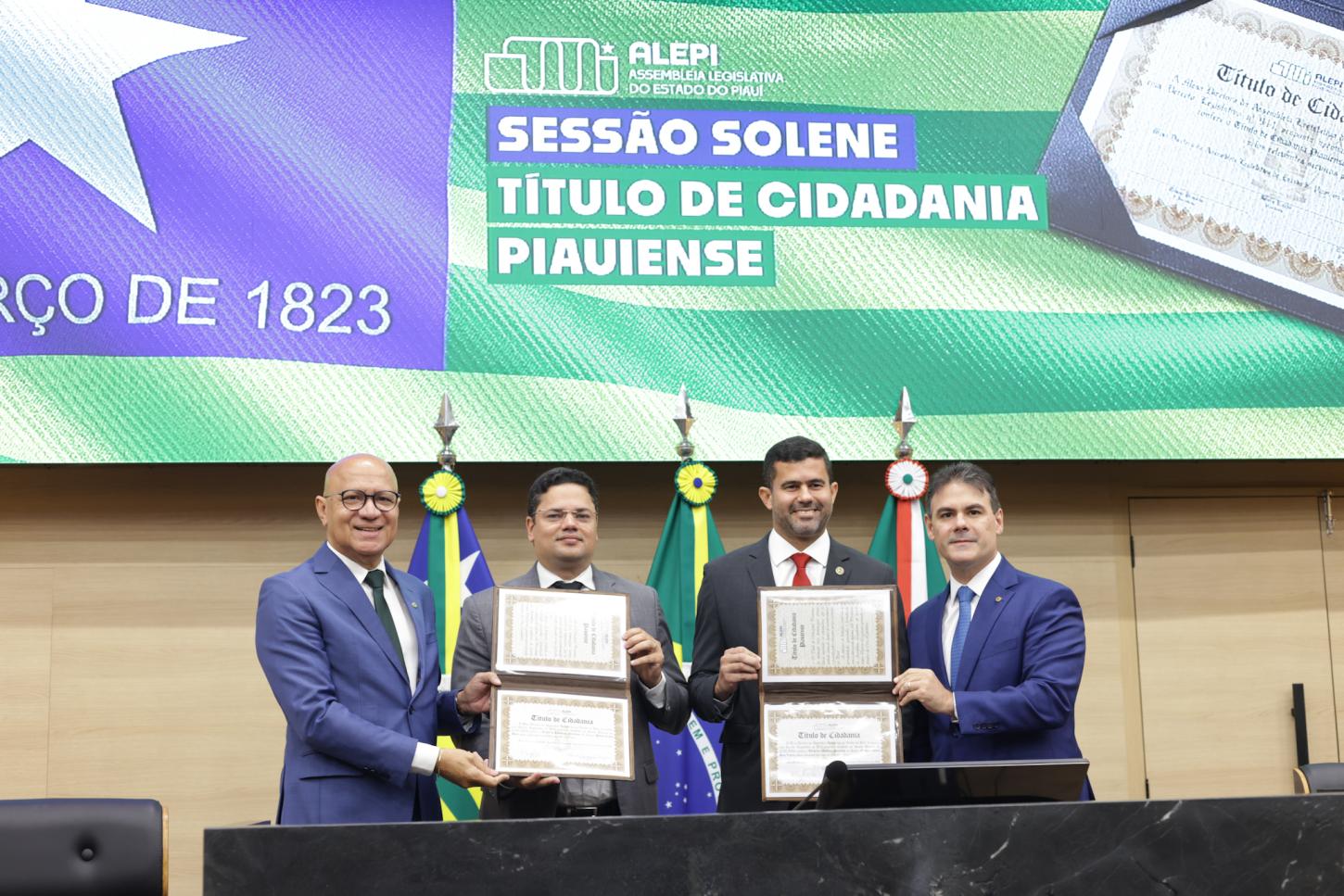 Técnicos do Ministério da Integração recebem títulos de cidadania na Alepi