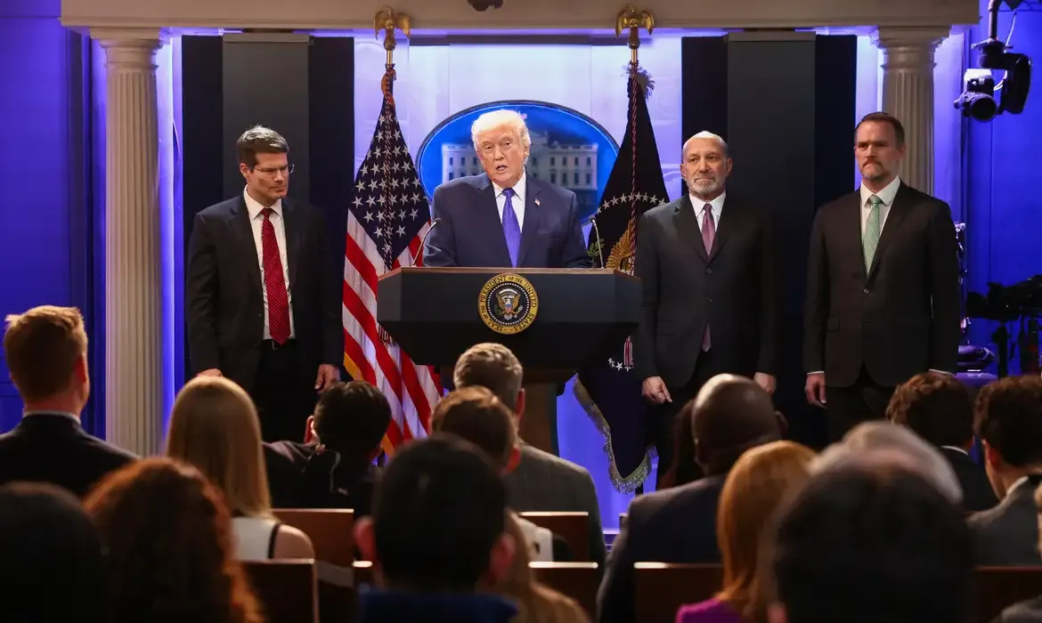 Trump anuncia tarifaço global de 10% após Suprema Corte derrubar taxas