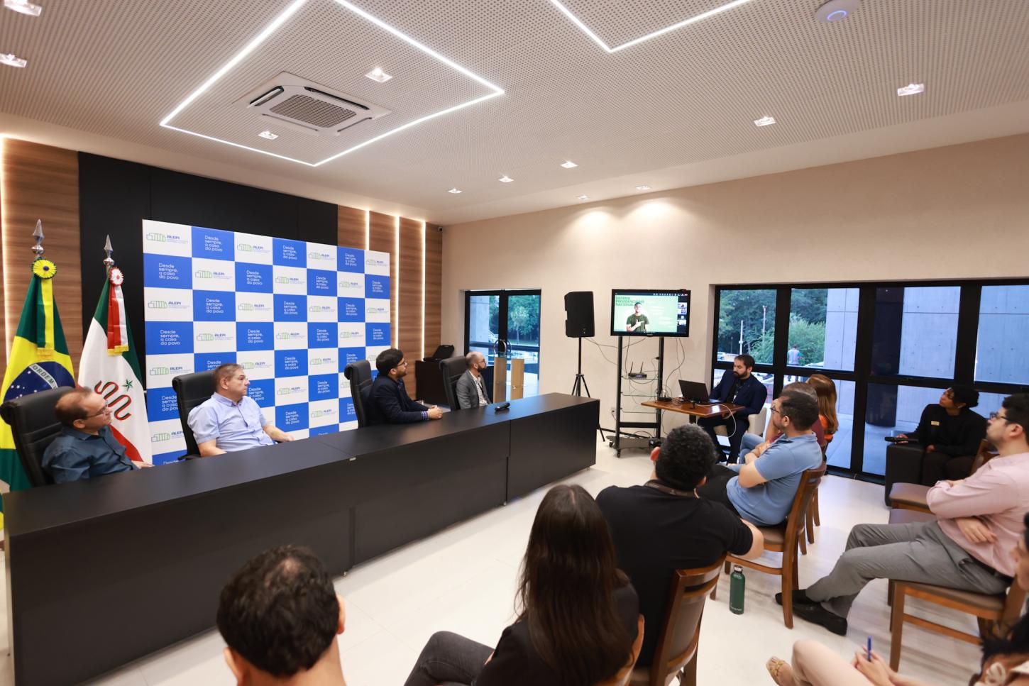 Alepi realiza reunião com servidores sobre plano de previdência complementar
