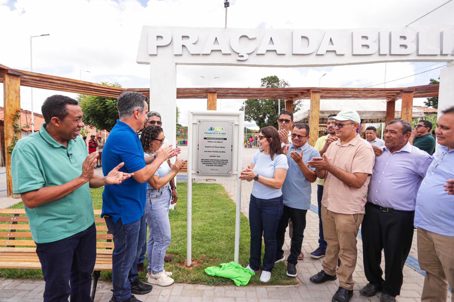 Ciro Nogueira entrega obras e anuncia novos investimentos em Francisco Ayres