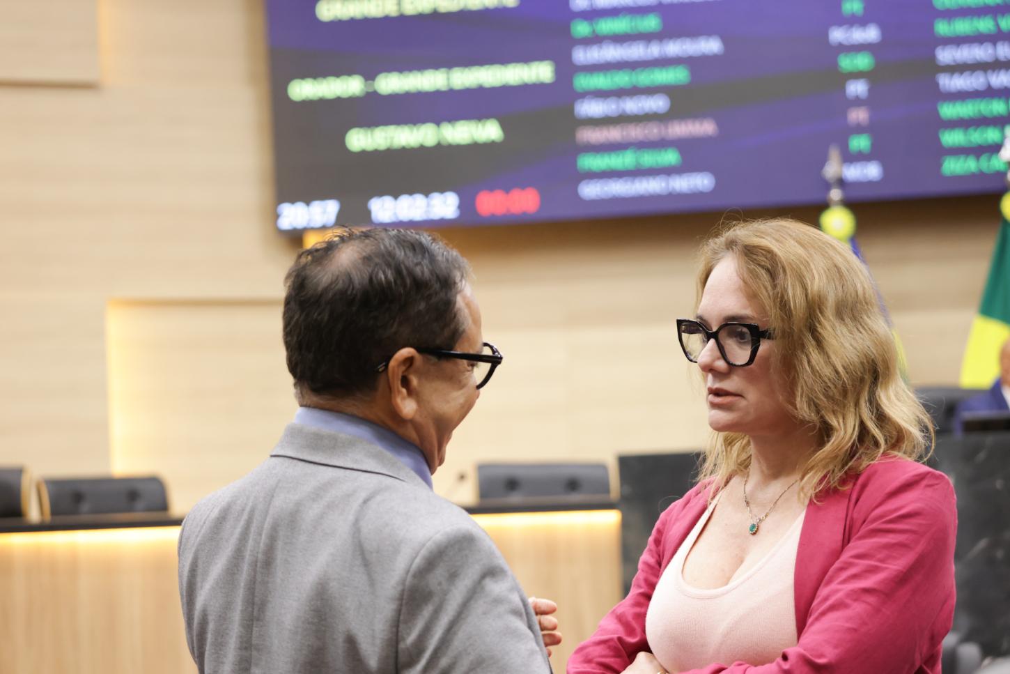 Deputada Ana Paula propõe instalação de delegacia da Polinter em Parnaíba