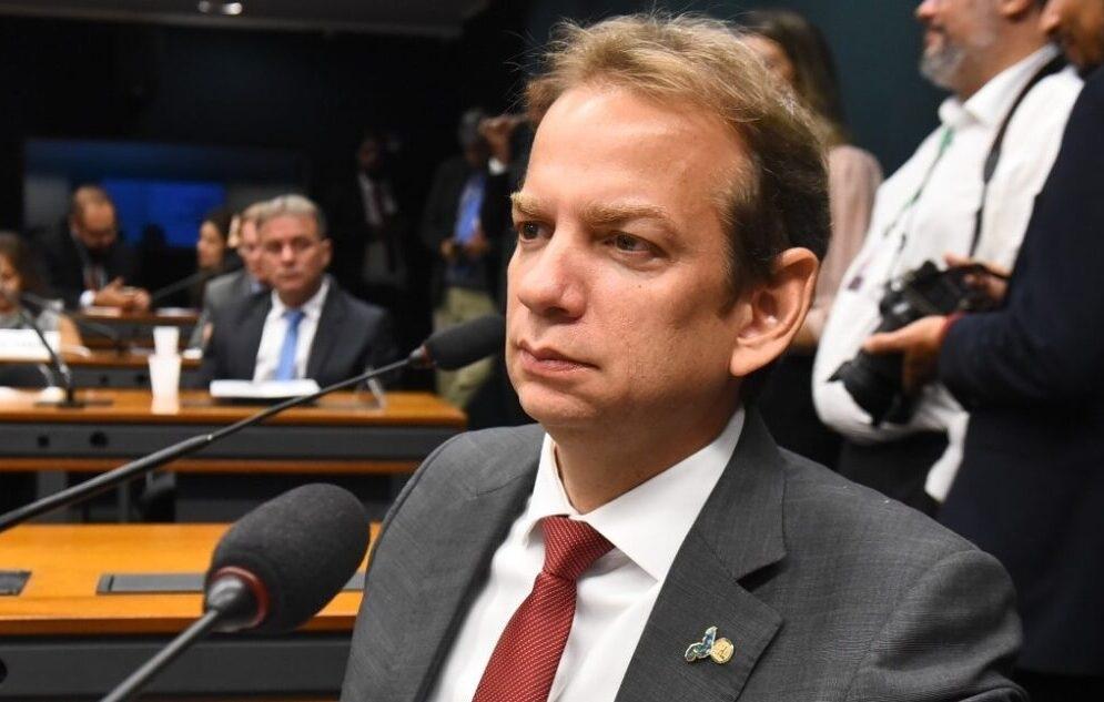 Deputado federal Castro Neto deixa o PSD e retorna ao MDB