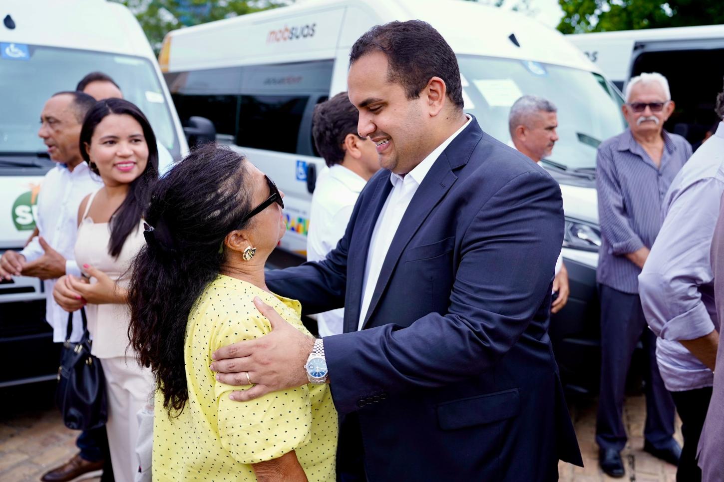 Georgiano Neto participa de entrega de veículos para municípios