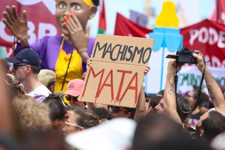 Lula reage: “não podemos nos conformar com homens matando mulheres”
