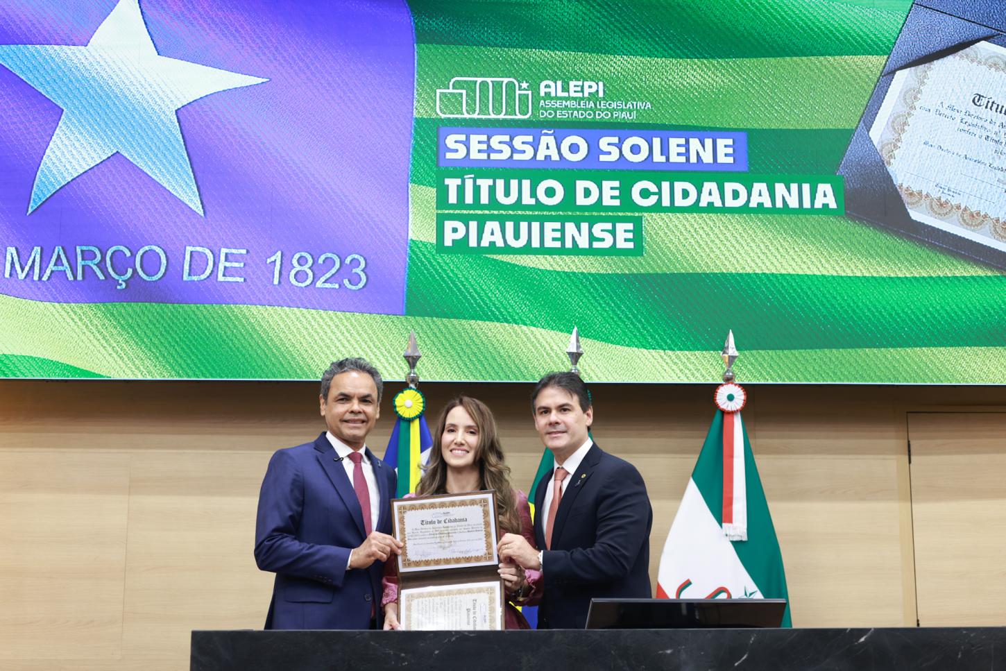 Médica Daniele Aita ganha cidadania piauiense na Assembleia Legislativa