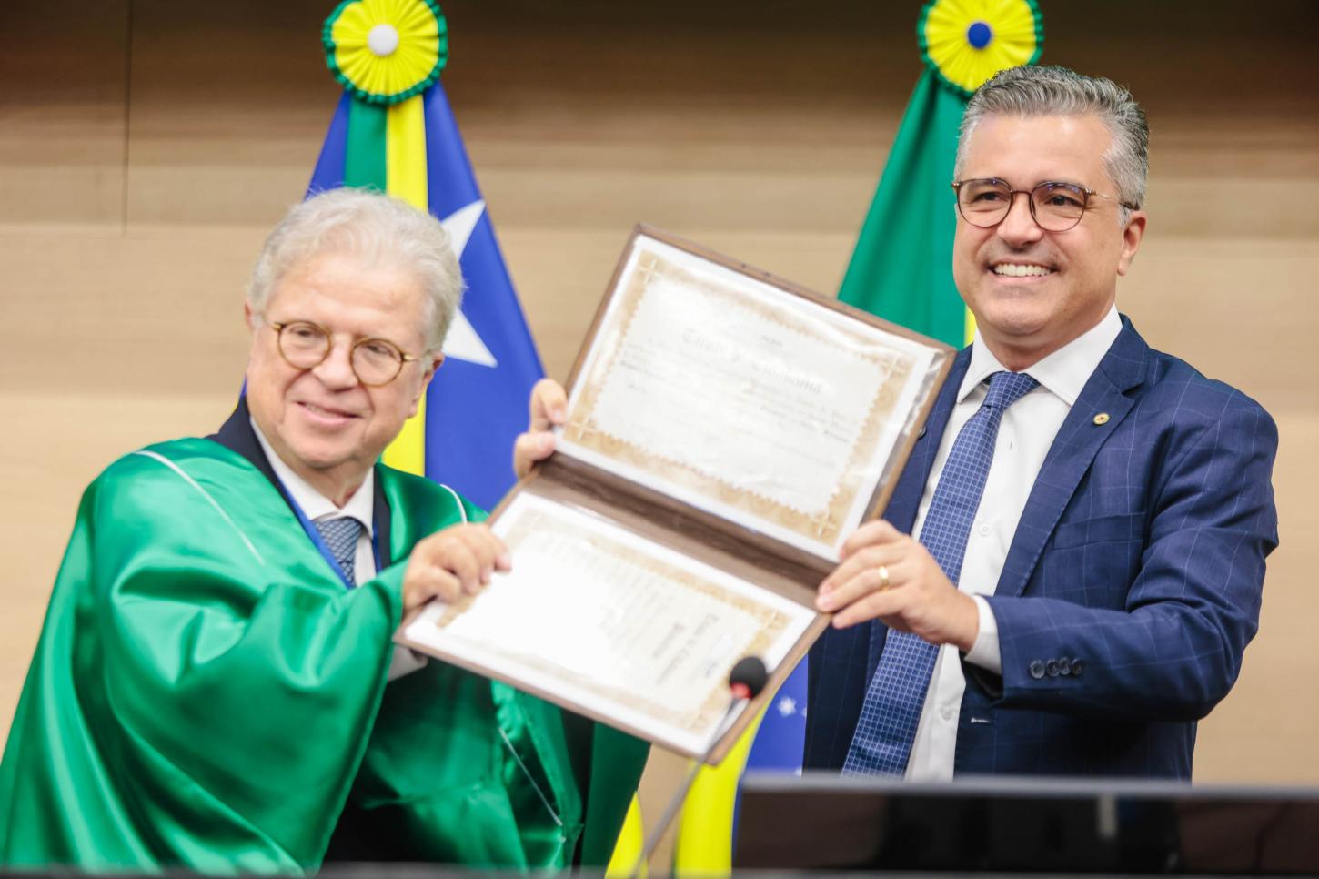 Médico Fernando Lucchese ganha cidadania piauiense na Assembleia Legislativa
