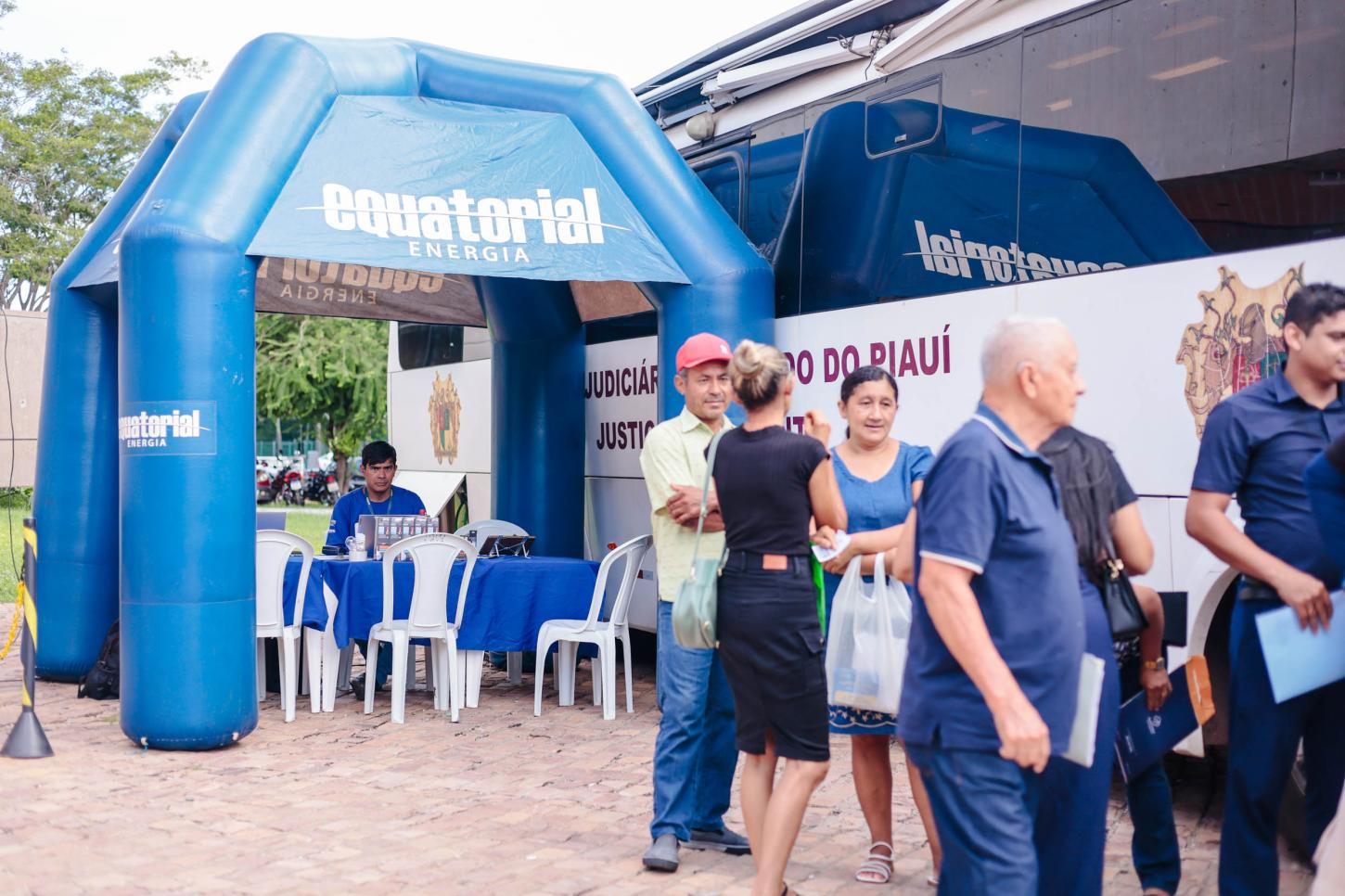 População tem serviços de graça na Esplanada do Palácio Petrônio Portella