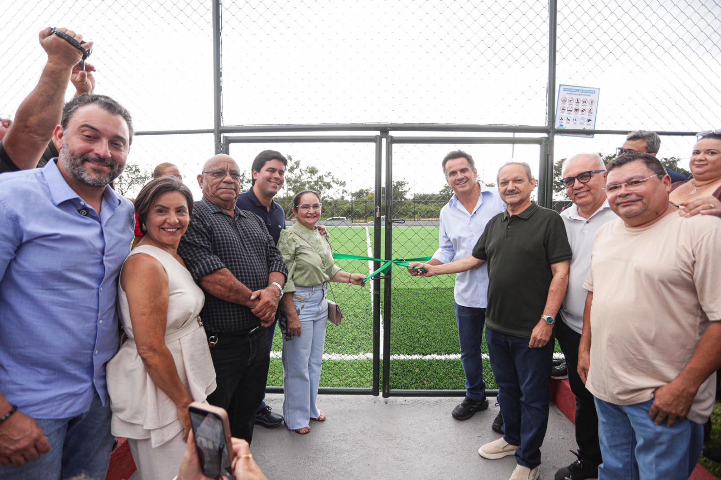 Prefeita de Pedro II inaugura centro esportivo com presença de Ciro e Fufuca