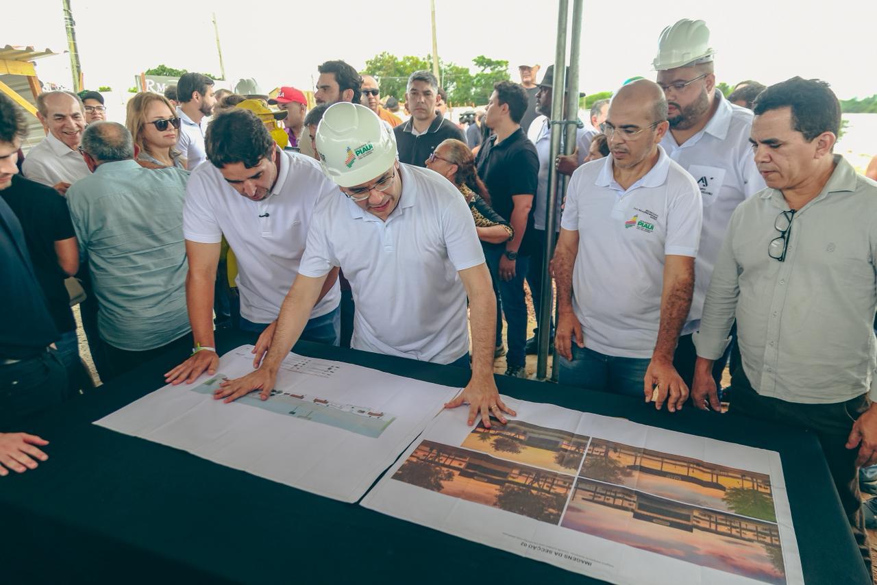 Rafael Fonteles inspeciona obras de revitalização do Cais da Beira Rio em Floriano