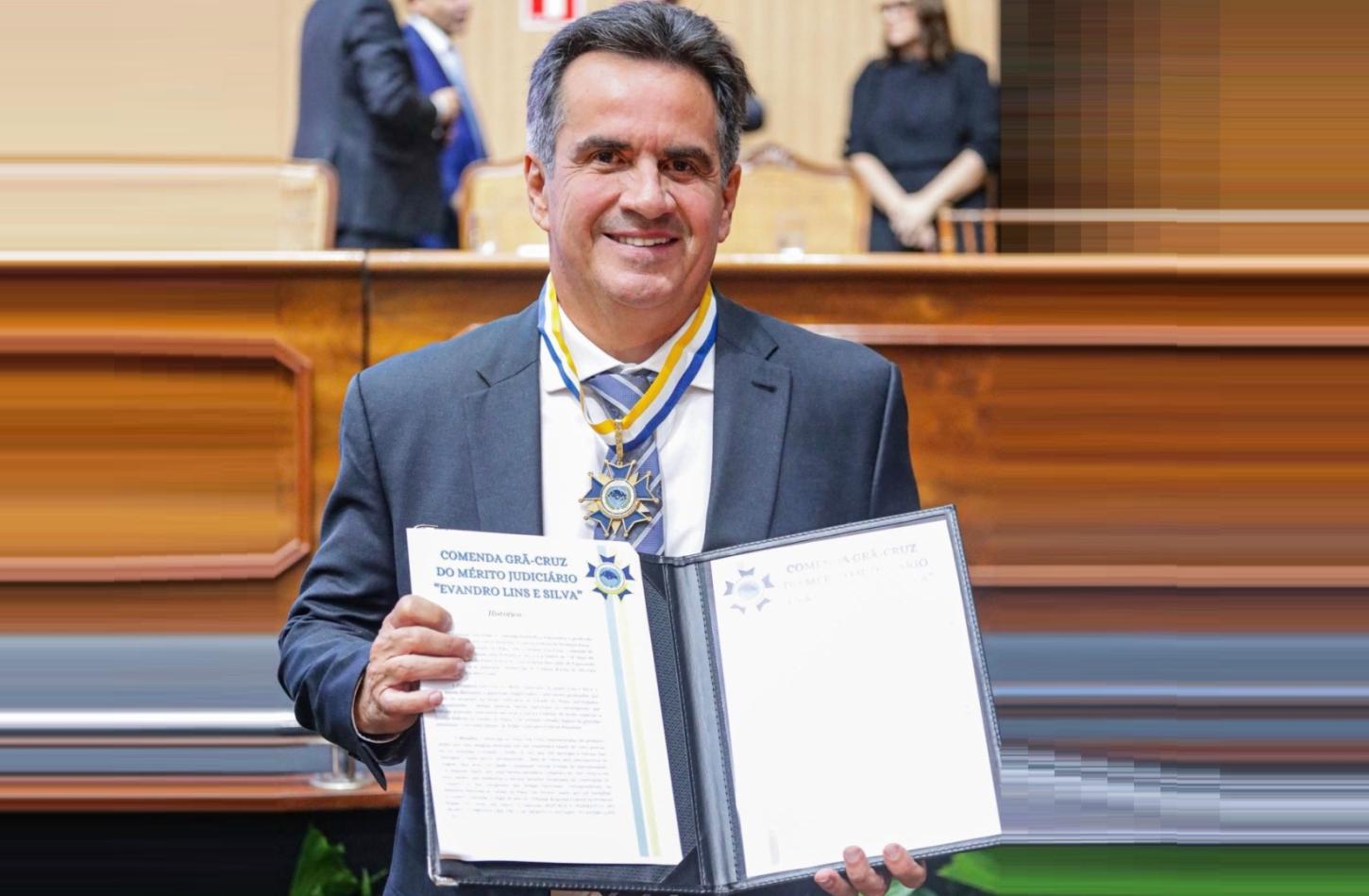 Senador Ciro Nogueira recebe a Grã-Cruz do Mérito Judiciário