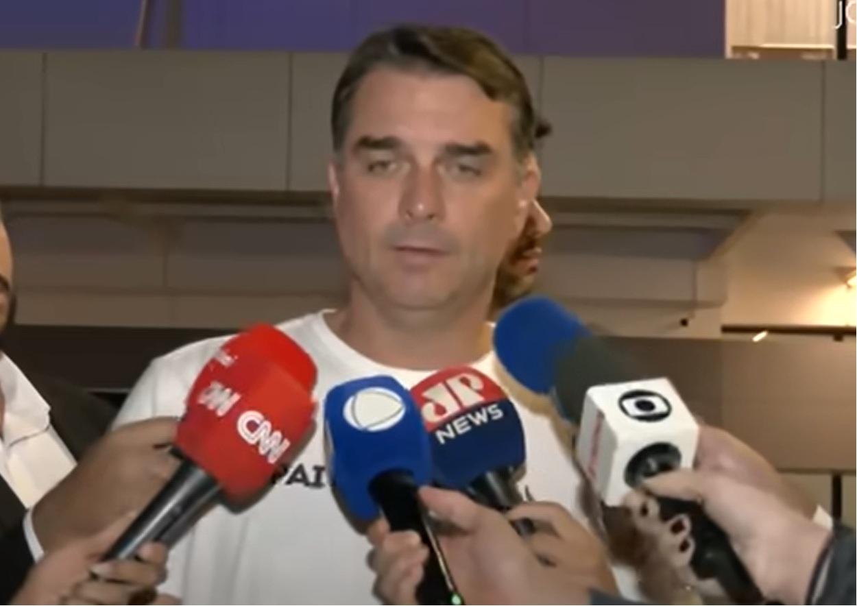 Senador diz que Bolsonaro voltou a ter crises de soluço, está abatido e cansado