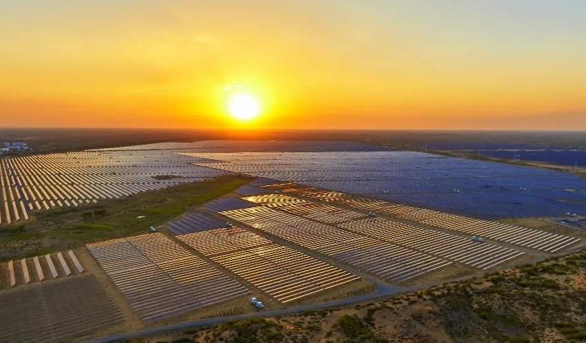 Usina solar produz energia limpa capaz de atender 1,2 milhão de residências