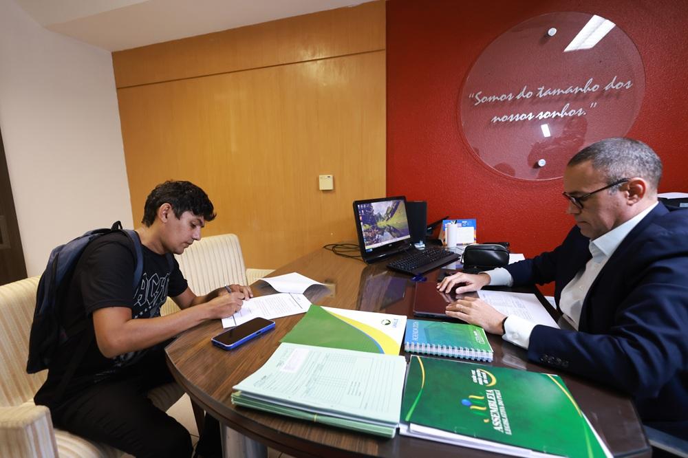 Concursados tomam posse administrativa na Assembleia Legislativa