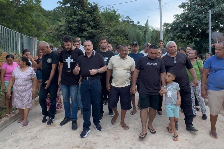 Deputado Gessivaldo entrega calçamento na via principal da Santa Teresa