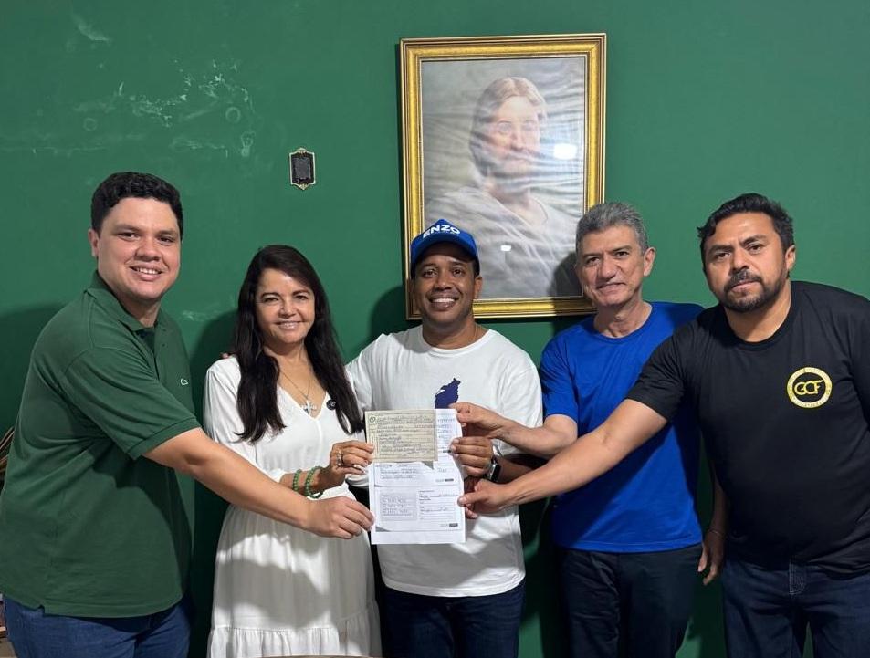 Enzo Samuel deixa o PDT e se filia ao PV de olho na Assembleia Legislativa