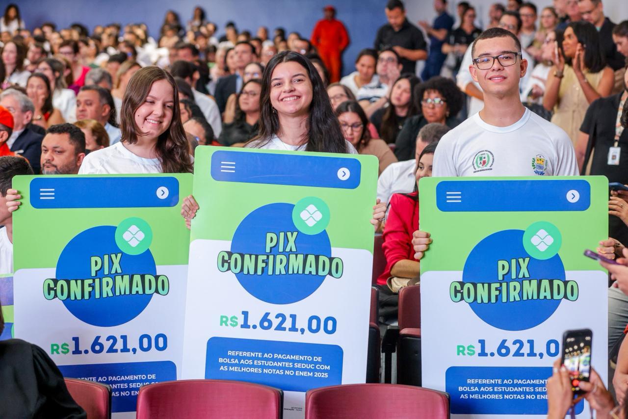 Estudantes com 50 melhores notas do Enem 2025 recebem um salário mínimo