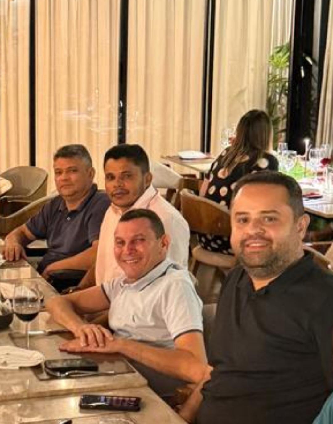 Ex-secretário Mauro Eduardo se reúne com vereadores de Avelino Lopes e Uruçuí