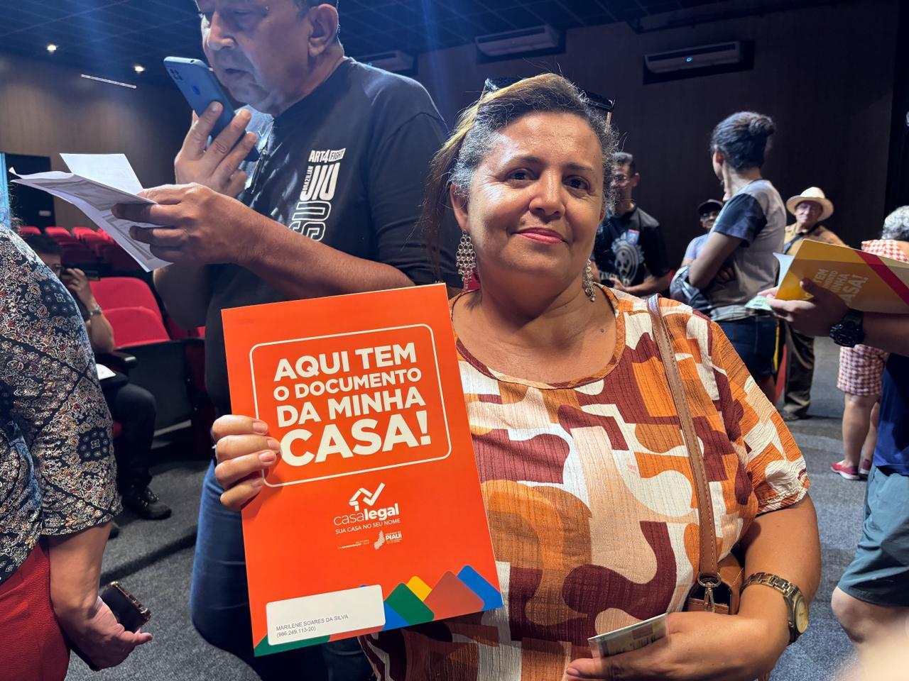 Governo do Piauí entrega 790 registros de imóveis a famílias em seis municípios