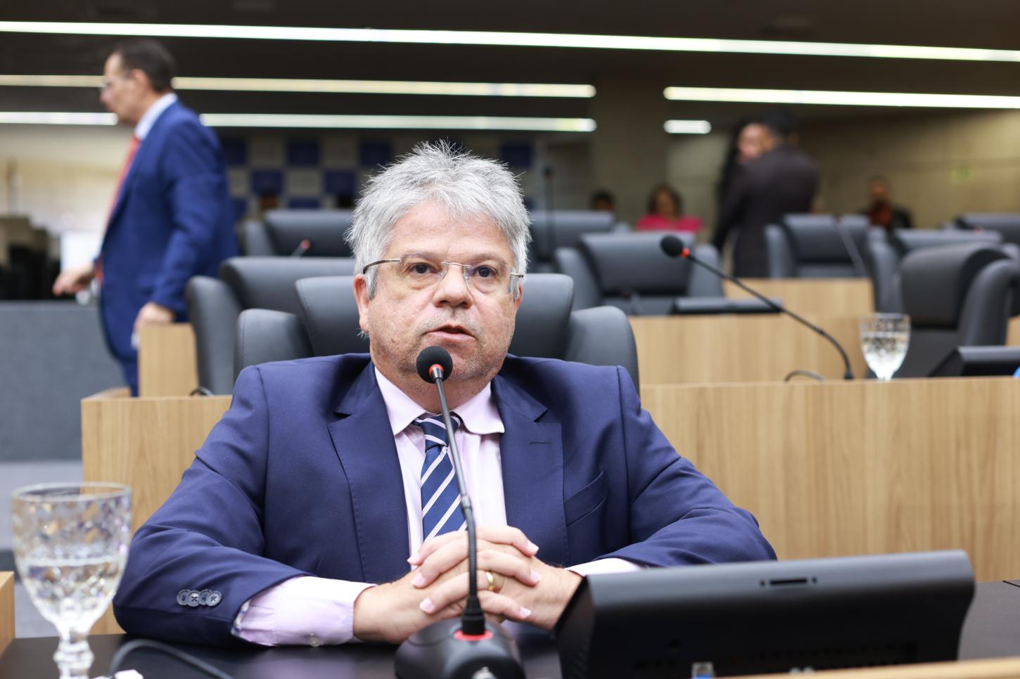 Gustavo Neiva cobra a conclusão de obras em Porto Alegre do Piauí