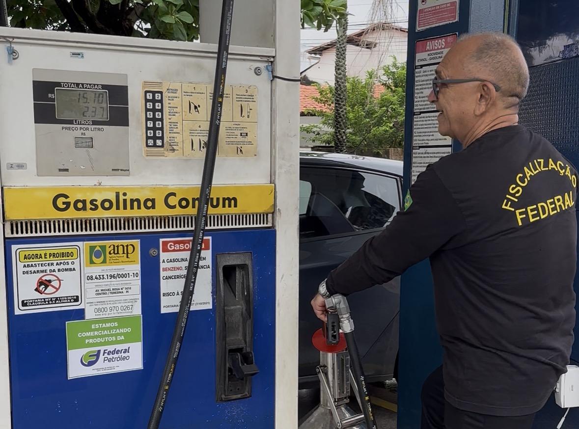 Imepi fiscaliza postos na zona norte de Teresina após denúncias no aplicativo Fala Consumidor