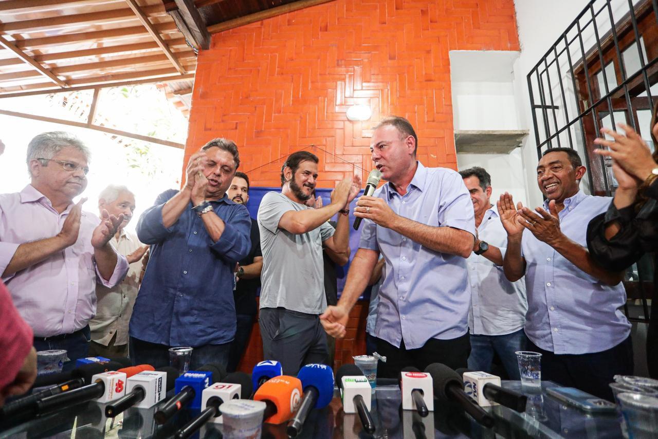 Jeová Alencar se filia ao União Brasil na presença de Rueda, Ciro e Joel