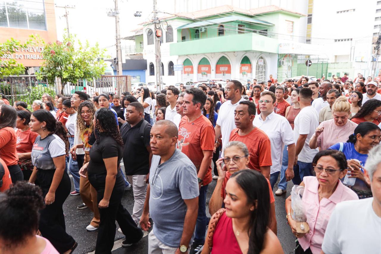 Joel Rodrigues participa da Procissão Luminosa em Teresina