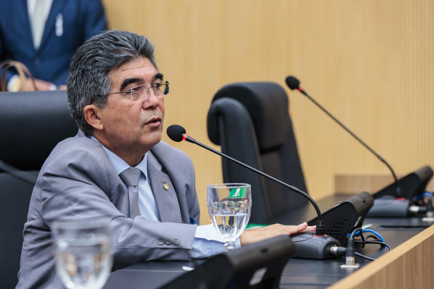 Limma parabeniza escolas pela premiação por índices de alfabetização na primeira infância