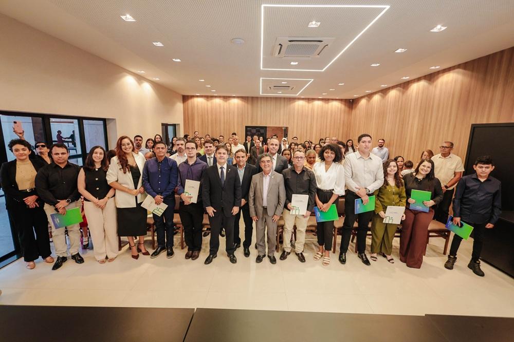 Mais 12 servidores efetivos tomam posse na Assembleia Legislativa
