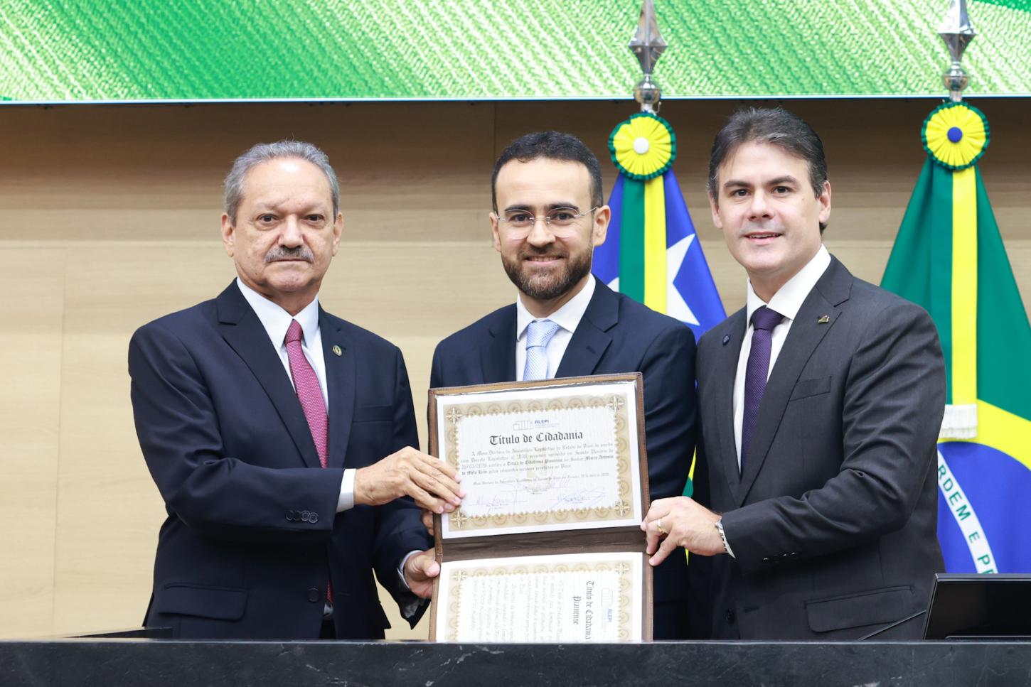 Marco Antônio de Melo Leão ganha cidadania no Piauí em sessão prestigiada