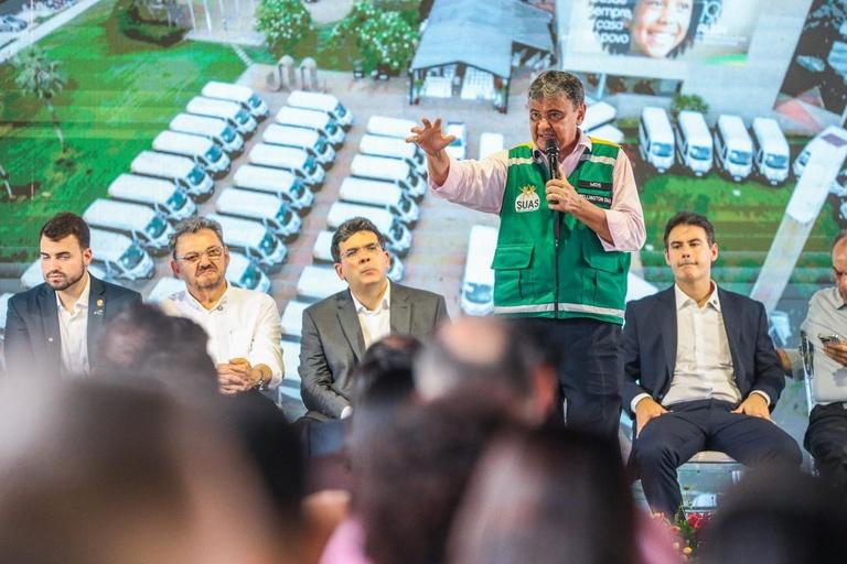 Ministro entrega mais 53 vans para fortalecer assistência social nos municípios do Piauí