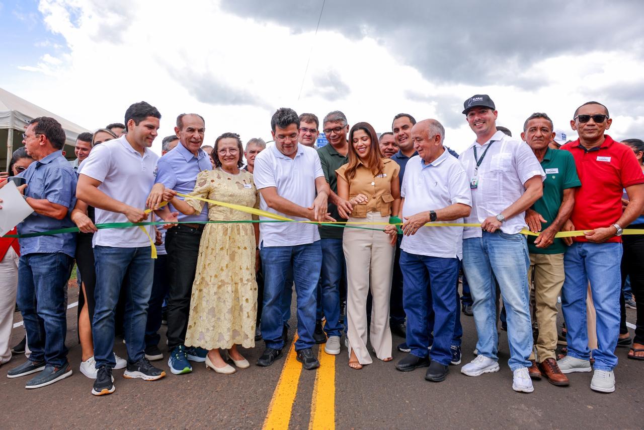 Rafael Fonteles inaugura novo asfalto da PI-320 em Nossa Senhora de Nazaré